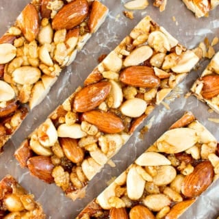 5 Ingredient Homemade KIND Nut Bars (V, GF, DF): an easy, one bowl recipe for irresistibly salty and sweet homemade KIND bars. #ProteinPacked #Vegan #GlutenFree #DairyFree #RefinedSugarFree | BeamingBaker.com