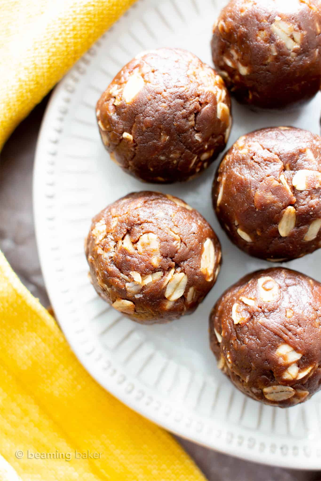 Chocolate Peanut Butter Oatmeal Balls – 4 ingredient! - Beaming Baker