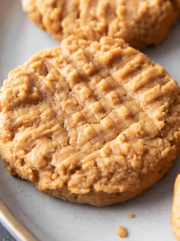 The best healthy peanut butter cookies, made with just 4 ingredients. You’ll love these refined sugar free gluten free peanut butter cookies. #healthy #glutenfree #peanutbutter #cookies | Recipe at BeamingBaker.com