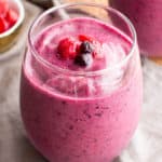 Easy Berry Smoothie Recipe: this quick & easy berry smoothie is ready in 5 minutes! Refreshing, packed with antioxidants and delicious. Paleo, Dairy-Free, Healthy. #Berry #Smoothie #DairyFree #Paleo #Breakfast | Recipe at BeamingBaker.com