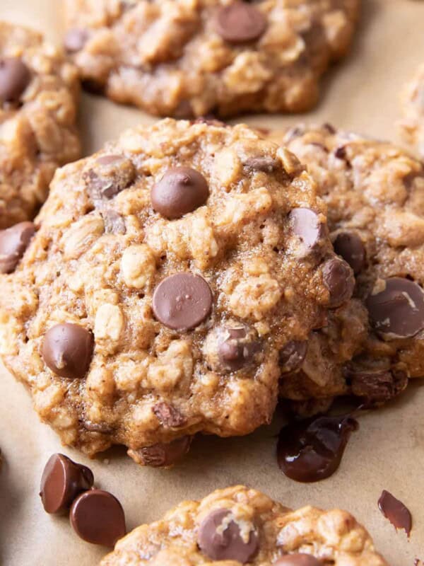 Easy Healthy Oatmeal Chocolate Chip Cookies: this easy healthy oatmeal chocolate chip cookies recipe yields chewy cookies with crispy edges and lots of chocolate chips! Vegan, Gluten-Free, Dairy-Free, Healthy. #Healthy #OatmealCookies #HealthyCookies #ChocolateChip | Recipe at BeamingBaker.com