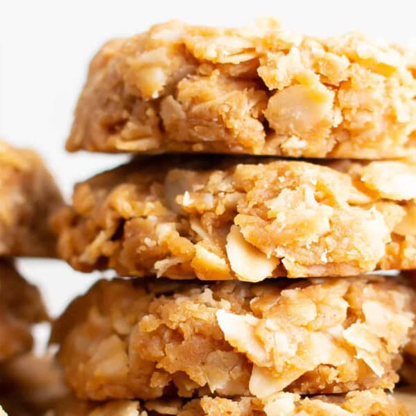 3 ingredient No Bake Peanut Butter Oatmeal Cookies: super easy recipe for healthy no bake cookies without milk—the best gluten free vegan peanut butter cookies! #PeanutButter #NoBake #Oatmeal #Vegan #GlutenFree | Recipe at BeamingBaker.com