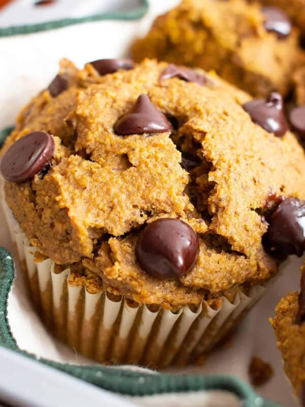 Gluten Free Pumpkin Chocolate Chip Muffins Recipe (GF): this easy gluten free pumpkin muffins recipe makes perfectly spiced GF pumpkin muffins! Made in 1-bowl with healthy, whole ingredients. #Pumpkin #Muffins #Chocolate #GlutenFree #Vegan | Recipe at BeamingBaker.com