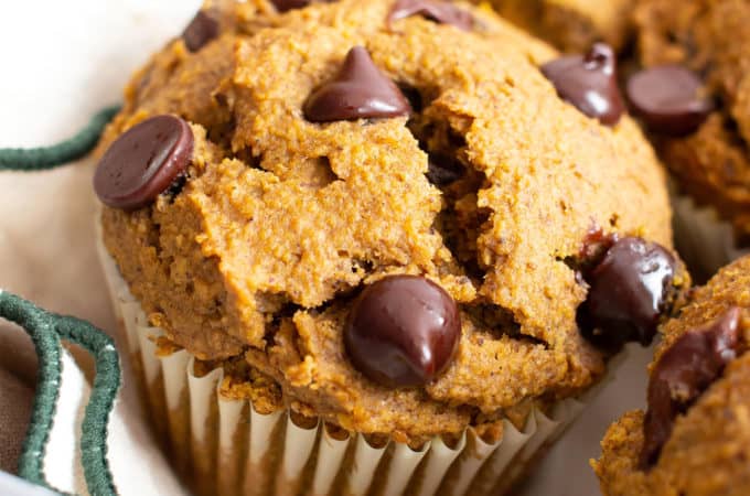 Gluten Free Pumpkin Chocolate Chip Muffins Recipe (GF): this easy gluten free pumpkin muffins recipe makes perfectly spiced GF pumpkin muffins! Made in 1-bowl with healthy, whole ingredients. #Pumpkin #Muffins #Chocolate #GlutenFree #Vegan | Recipe at BeamingBaker.com