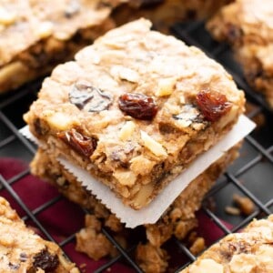 The BEST Vegan Oatmeal Raisin Bars Recipe: chewy centers, crispy edges, packed with raisins & oats! The ultimate gluten free oatmeal cookie bars—healthy, homemade & easy! #Oatmeal #Vegan #GlutenFree #Cookies | Recipe at BeamingBaker.com