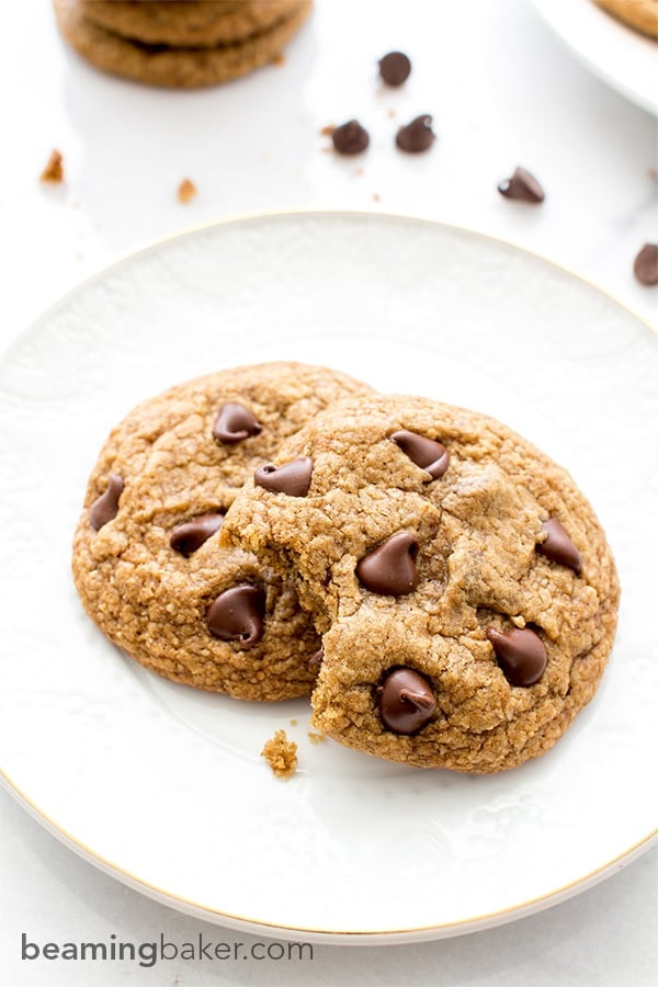 20+ Best Vegan Chocolate Chip Cookies: get ready to enjoy the best vegan chocolate chip cookie recipes! Including vegan oatmeal chocolate chip cookies, easy vegan chocolate chip cookies, vegan gluten free chocolate chip cookies and more! #vegancookies #chocolatechipcookies #veganchocolatechipcookies | Recipes on BeamingBaker.com