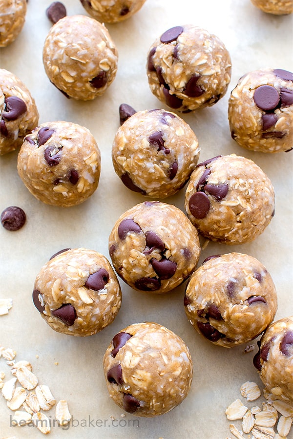 Chocolate Chip Cookie Dough Bites (V+GF): An easy, guilt-free recipe for seriously delicious chocolate chip cookie dough bites. BEAMINGBAKER.COM #Vegan #GlutenFree