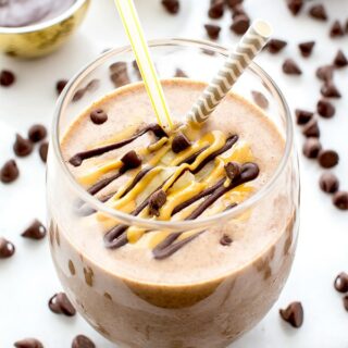 Chocolate Peanut Butter Banana Smoothie (V+GF): a protein-rich, 6-ingredient recipe for a creamy chocolate peanut butter lover’s smoothie. Tastes like a sundae. #Vegan #GlutenFree | BeamingBaker.com