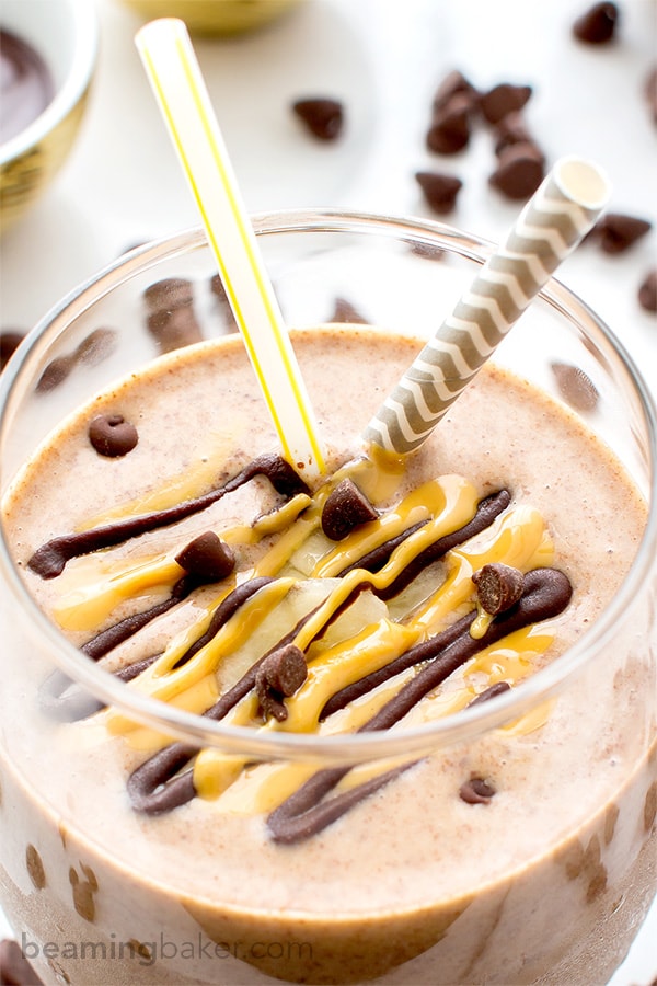 Chocolate Peanut Butter Banana Smoothie (V+GF): a protein-rich, 6-ingredient recipe for a creamy chocolate peanut butter lover’s smoothie. Tastes like a sundae. #Vegan #GlutenFree | BeamingBaker.com