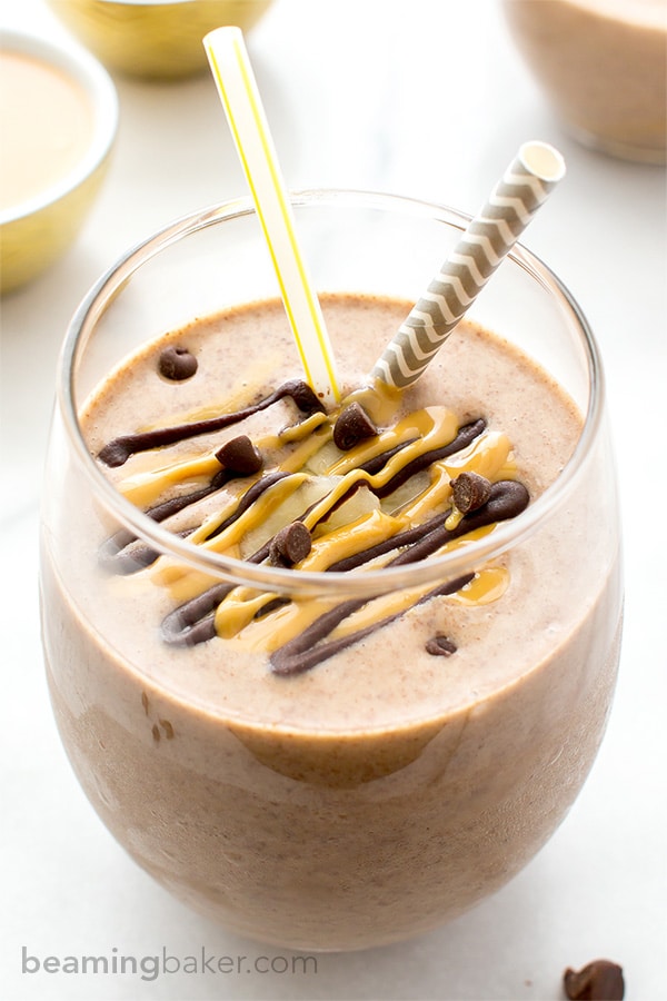 Chocolate Peanut Butter Banana Smoothie (V+GF): a protein-rich, 6-ingredient recipe for a creamy chocolate peanut butter lover’s smoothie. Tastes like a sundae. #Vegan #GlutenFree | BeamingBaker.com