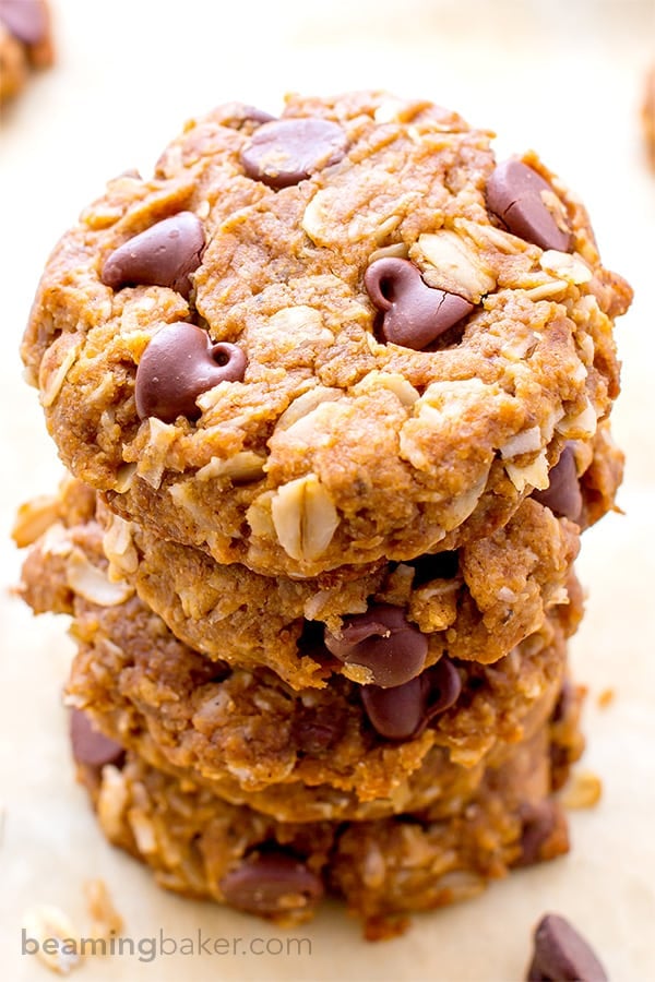 Peanut Butter Chocolate Chip Oatmeal Cookies (V+GF): An easy recipe for soft, deliciously textured cookies with oats, coconut, and LOTS of peanut butter and chocolate. #Vegan and #GlutenFree | BeamingBaker.com