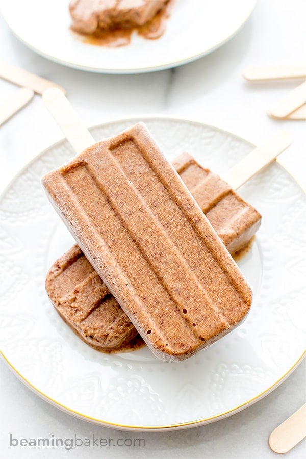 Chocolate Peanut Butter Banana Popsicles (V+GF): Just 6 ingredients to creamy, delicious chocolate peanut butter popsicles that taste like an ice cream sundae. #Vegan #GlutenFree | BeamingBaker.com