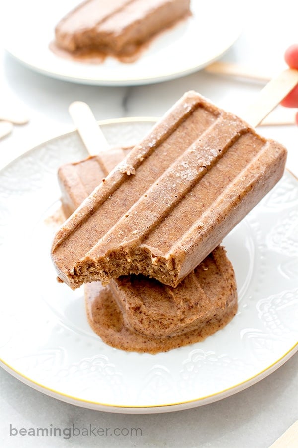 Chocolate Peanut Butter Banana Popsicles (V+GF): Just 6 ingredients to creamy, delicious chocolate peanut butter popsicles that taste like an ice cream sundae. #Vegan #GlutenFree | BeamingBaker.com