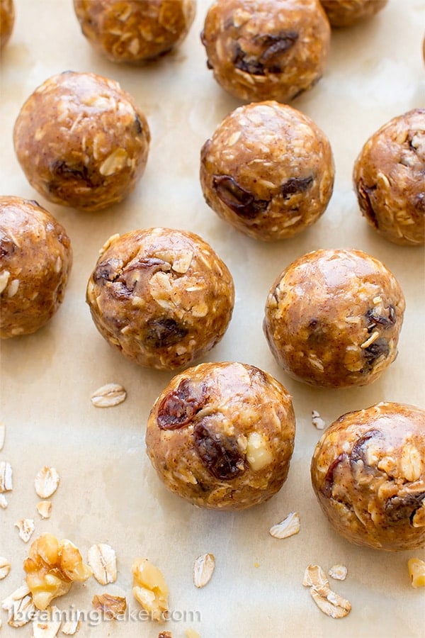 No Bake Oatmeal Raisin Bites (V+GF): A super easy, one bowl recipe for healthy energy bites bursting with oatmeal raisin cookie flavor. #Vegan #GlutenFree | BeamingBaker.com