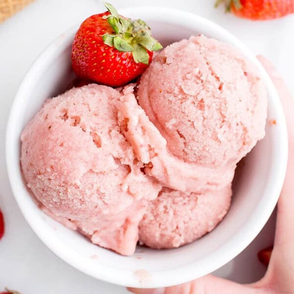 4 Ingredient Homemade Strawberry Sorbet (V+GF): an easy recipe for deliciously creamy and refreshing strawberry sorbet. #Vegan #DairyFree #Paleo #GlutenFree | BeamingBaker.com