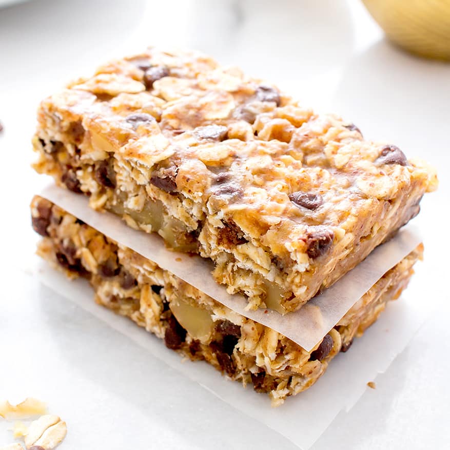 No Bake Chewy Chocolate Chip Granola Bars (V+GF): the perfect protein-rich, on-the-go snack that’s super easy to make, full of simple ingredients and delicious. #Vegan and #GlutenFree | BeamingBaker.com