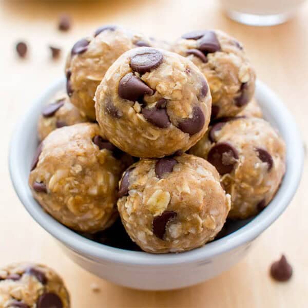 Chocolate Chip Cookie Dough Bites (V+GF): An easy, guilt-free recipe for seriously delicious chocolate chip cookie dough bites. BEAMINGBAKER.COM #Vegan #GlutenFree