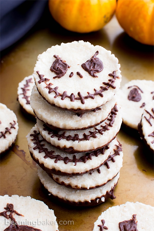 Jack Skellington Mounds Cups (V, GF): a spooktacular 4-ingredient recipe for paleo mounds cups inspired by The Nightmare Before Christmas. #Paleo #Vegan #GlutenFree #DairyFree | BeamingBaker.com