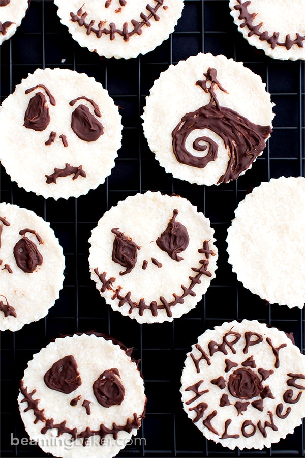 Jack Skellington Mounds Cups (V, GF): a spooktacular 4-ingredient recipe for paleo mounds cups inspired by The Nightmare Before Christmas. #Paleo #Vegan #GlutenFree #DairyFree | BeamingBaker.com