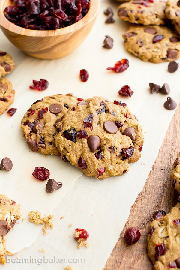 Vegan Cranberry Chocolate Chip Cookies (V, GF, DF): an easy recipe for oat flour cranberry chocolate chip cookies made with whole ingredients. #Vegan #GlutenFree #OatFlour #DairyFree | BeamingBaker.com