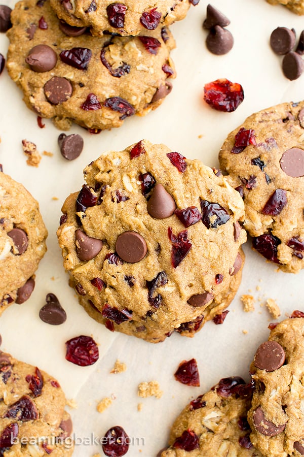 Vegan Cranberry Chocolate Chip Cookies (V, GF, DF): an easy recipe for oat flour cranberry chocolate chip cookies made with whole ingredients. #Vegan #GlutenFree #OatFlour #DairyFree | BeamingBaker.com