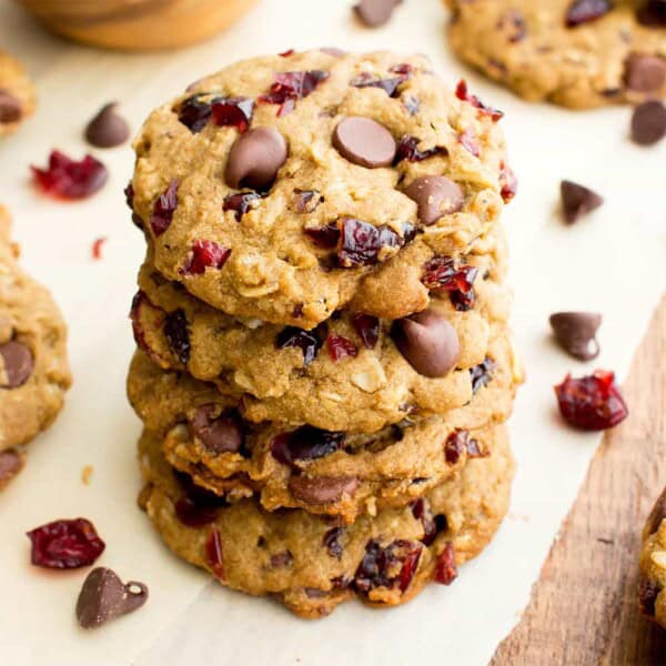 Vegan Cranberry Chocolate Chip Cookies (V, GF, DF): an easy recipe for oat flour cranberry chocolate chip cookies made with whole ingredients. #Vegan #GlutenFree #OatFlour #DairyFree | BeamingBaker.com