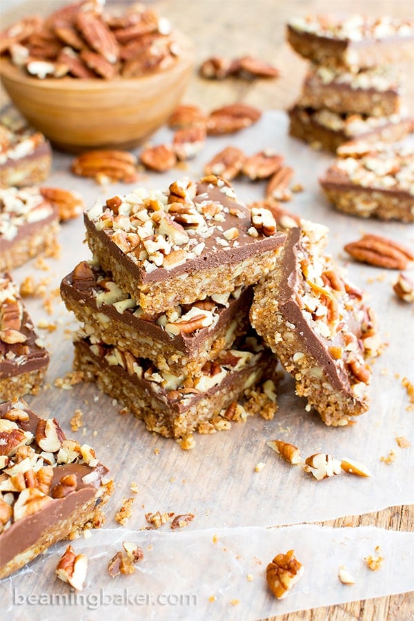 No Bake Paleo Chocolate Pecan Bars (V, GF, Paleo): a 5-ingredient, no bake recipe for deliciously textured pecan bars topped with a thick layer of chocolate and nuts. #Paleo #Vegan #GlutenFree #DairyFree | BeamingBaker.com