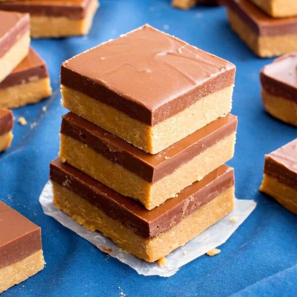 4 Ingredient No Bake Chocolate Peanut Butter Bars (V, GF, DF): an easy recipe for thick, decadent peanut butter bars that taste like Reese’s. #Vegan #GlutenFree #DairyFree BeamingBaker.com