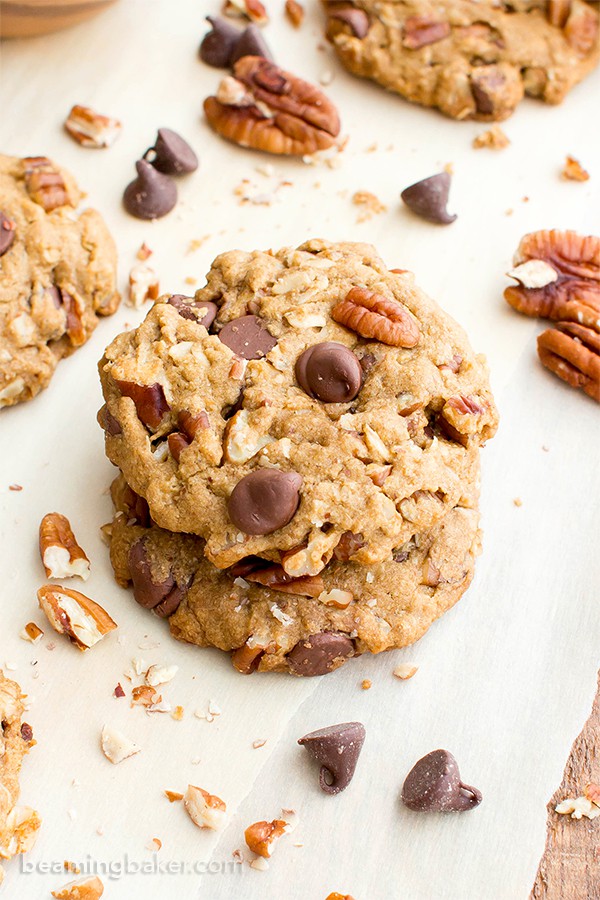 Maple Pecan Chocolate Chip Cookies (V, GF, DF): an easy recipe for deliciously soft and chewy oat flour chocolate chip cookies bursting with maple and pecans. #Vegan #GlutenFree #DairyFree #OatFlour | BeamingBaker.com