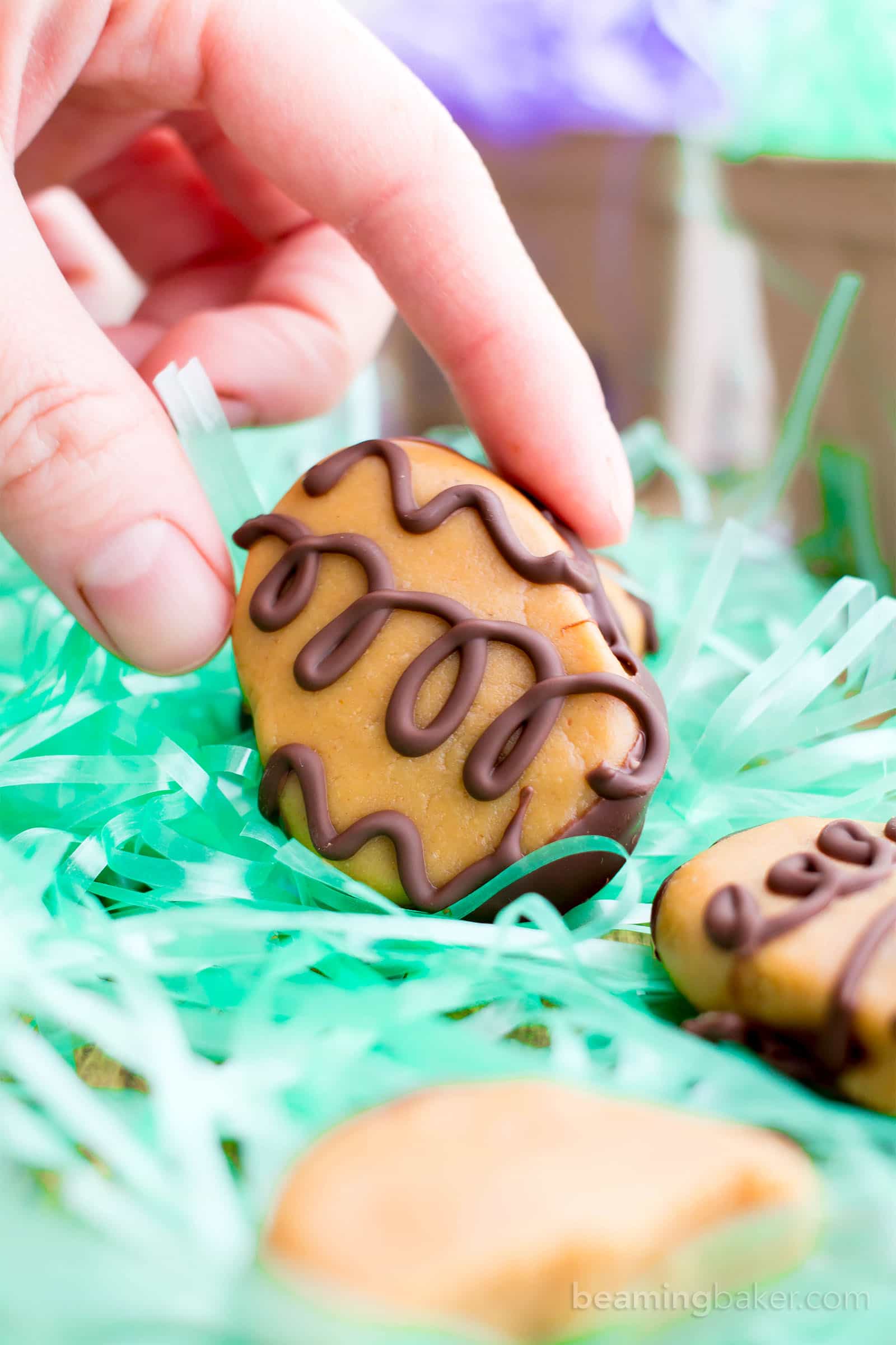 5 Ingredient Chocolate Peanut Butter Eggs (V, GF): a 5-ingredient, no bake recipe for decadent chocolate peanut butter eggs that taste like Reese’s. #Vegan #GlutenFree #DairyFree | BeamingBaker.com