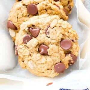 Gluten Free Vegan Oatmeal Chocolate Chip Cookies (V, GF, Dairy-Free): an easy recipe for soft, chewy oatmeal cookies bursting with chocolate chips and oats! #Vegan #GlutenFree #OatFlour #DairyFree | BeamingBaker.com