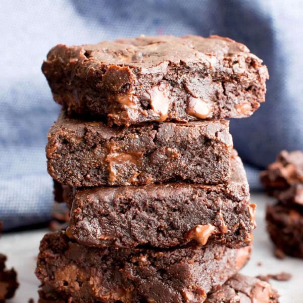 Ultimate Fudgy Paleo Vegan Brownies (V, GF, DF): an easy, one bowl recipe for seriously fudgy, super moist paleo brownies bursting with rich chocolate flavor. #Vegan #GlutenFree #DairyFree | BeamingBaker.com