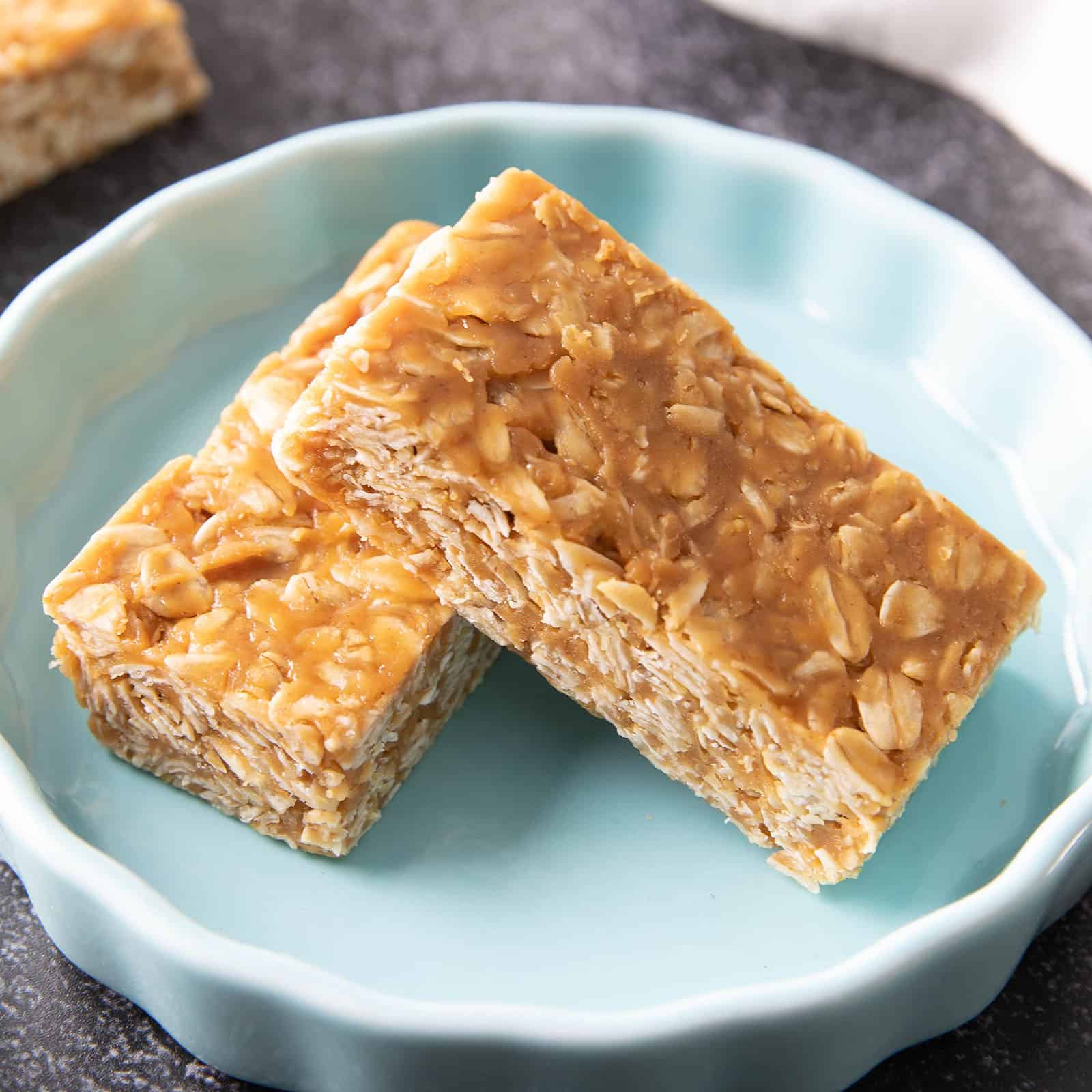 3 Ingredient No Bake Peanut Butter Granola Bars (GF): this homemade peanut butter granola bars recipe is so EASY! The best oatmeal peanut butter granola bars recipe without honey, that tastes like honey roasted peanuts. Healthy, Vegan, Gluten Free. #PeanutButter #GranolaBars #NoBake #Oatmeal | Recipe at BeamingBaker.com