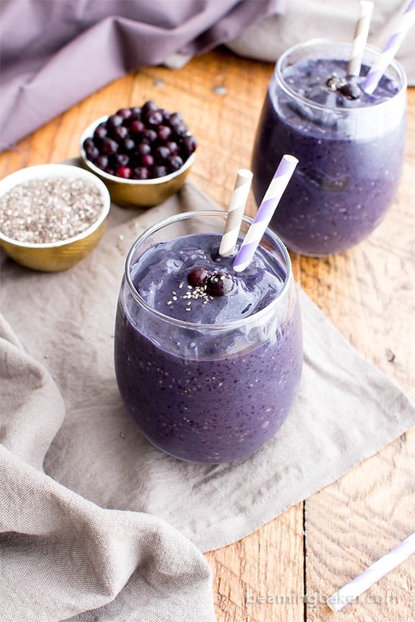 Paleo Blueberry Banana Chia Smoothie (V, GF, Paleo): a 4-ingredient recipe for antioxidant-rich and refreshing blueberry banana chia smoothies. #Vegan #GlutenFree #DairyFree | BeamingBaker.com