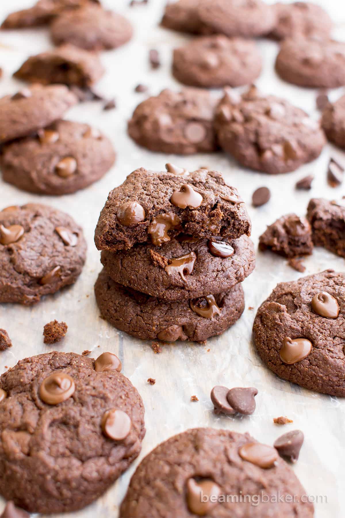 Vegan Chocolate Brownie Cookies (GF, V, DF): a one bowl recipe for soft, thick, chewy cookies that taste just like a rich, chocolate brownie! #Vegan #GlutenFree #OatFlour #DairyFree | BeamingBaker.com