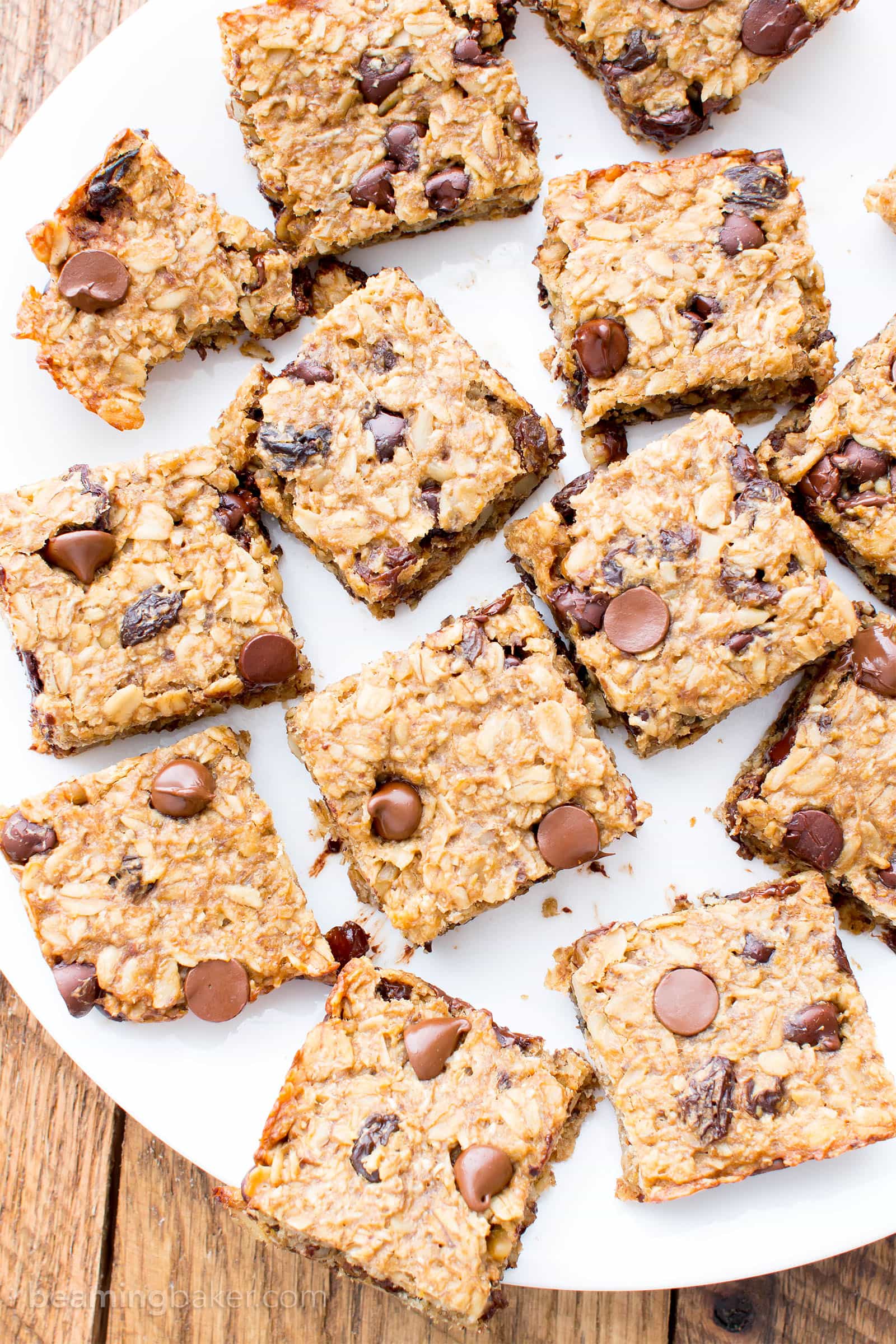 Gluten Free Banana Chocolate Chip Oatmeal Breakfast Bars (V, GF): a one bowl recipe for simply delicious banana breakfast bars packed with your favorites for a good morning! #Vegan #GlutenFree #DairyFree | BeamingBaker.com