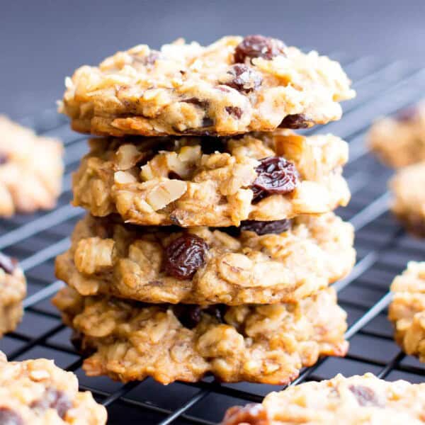 These delicious Vegan Banana Cookies are made with natural peanut butter, fiber-rich oats and deliciously ripe bananas! Easy recipe to customize and enjoy on the go! #Vegan #Breakfast #Banana #Cookies | Recipe at BeamingBaker.com