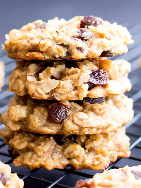 These delicious Vegan Banana Cookies are made with natural peanut butter, fiber-rich oats and deliciously ripe bananas! Easy recipe to customize and enjoy on the go! #Vegan #Breakfast #Banana #Cookies | Recipe at BeamingBaker.com