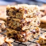 Gluten Free Banana Chocolate Chip Oatmeal Breakfast Bars (V, GF): a one bowl recipe for simply delicious banana breakfast bars packed with your favorites for a good morning! #Vegan #GlutenFree #DairyFree | BeamingBaker.com