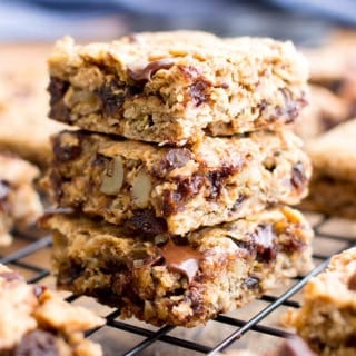 Gluten Free Banana Chocolate Chip Oatmeal Breakfast Bars (V, GF): a one bowl recipe for simply delicious banana breakfast bars packed with your favorites for a good morning! #Vegan #GlutenFree #DairyFree | BeamingBaker.com