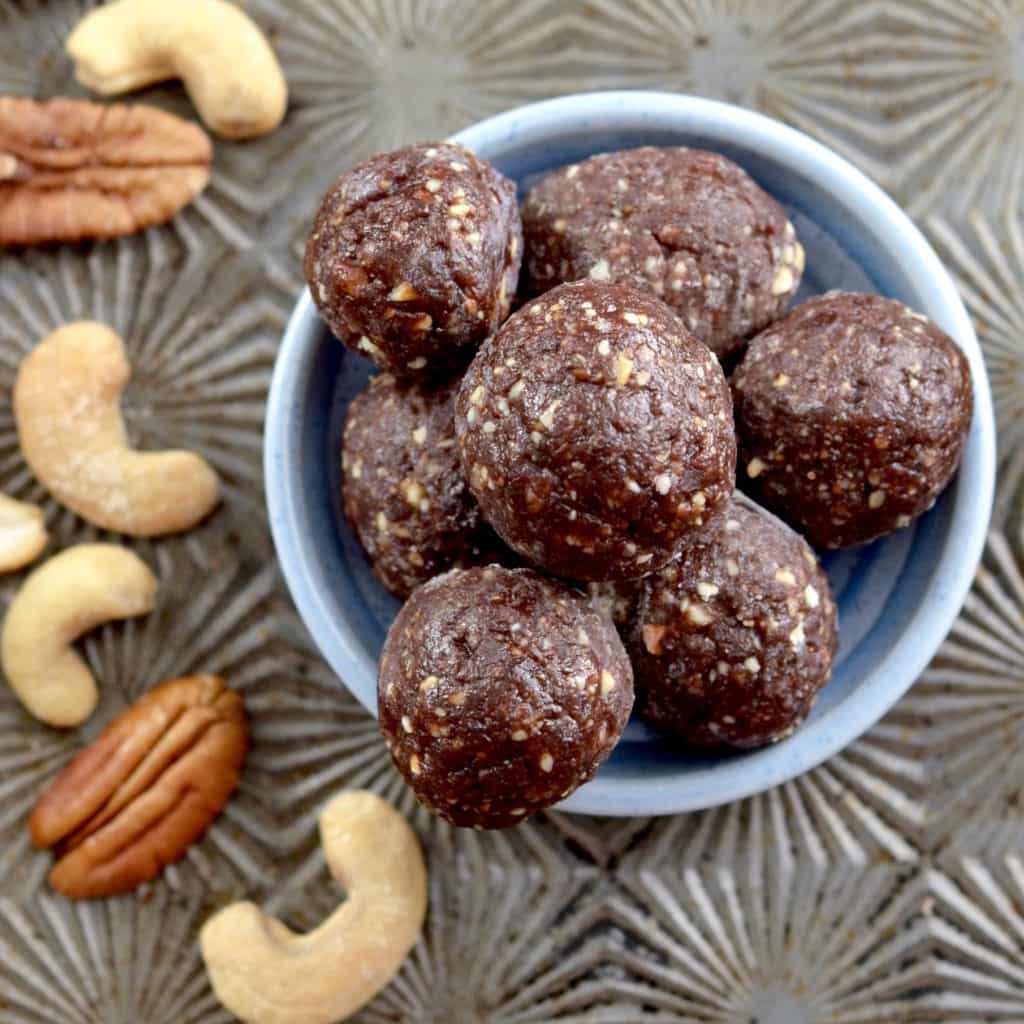 15 Healthy Protein-Packed No Bake Energy Bite Recipes (V, GF): a tasty collection of protein-rich no bake bites made with whole ingredients. #Paleo #Vegan #GlutenFree #DairyFree | BeamingBaker.com