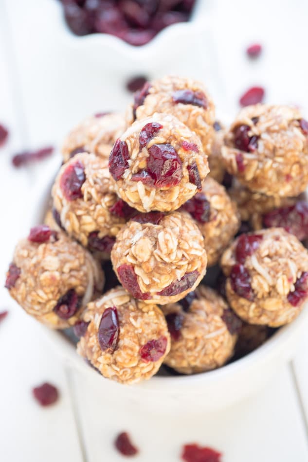 15 Healthy Protein-Packed No Bake Energy Bite Recipes (V, GF): a tasty collection of protein-rich no bake bites made with whole ingredients. #Paleo #Vegan #GlutenFree #DairyFree | BeamingBaker.com