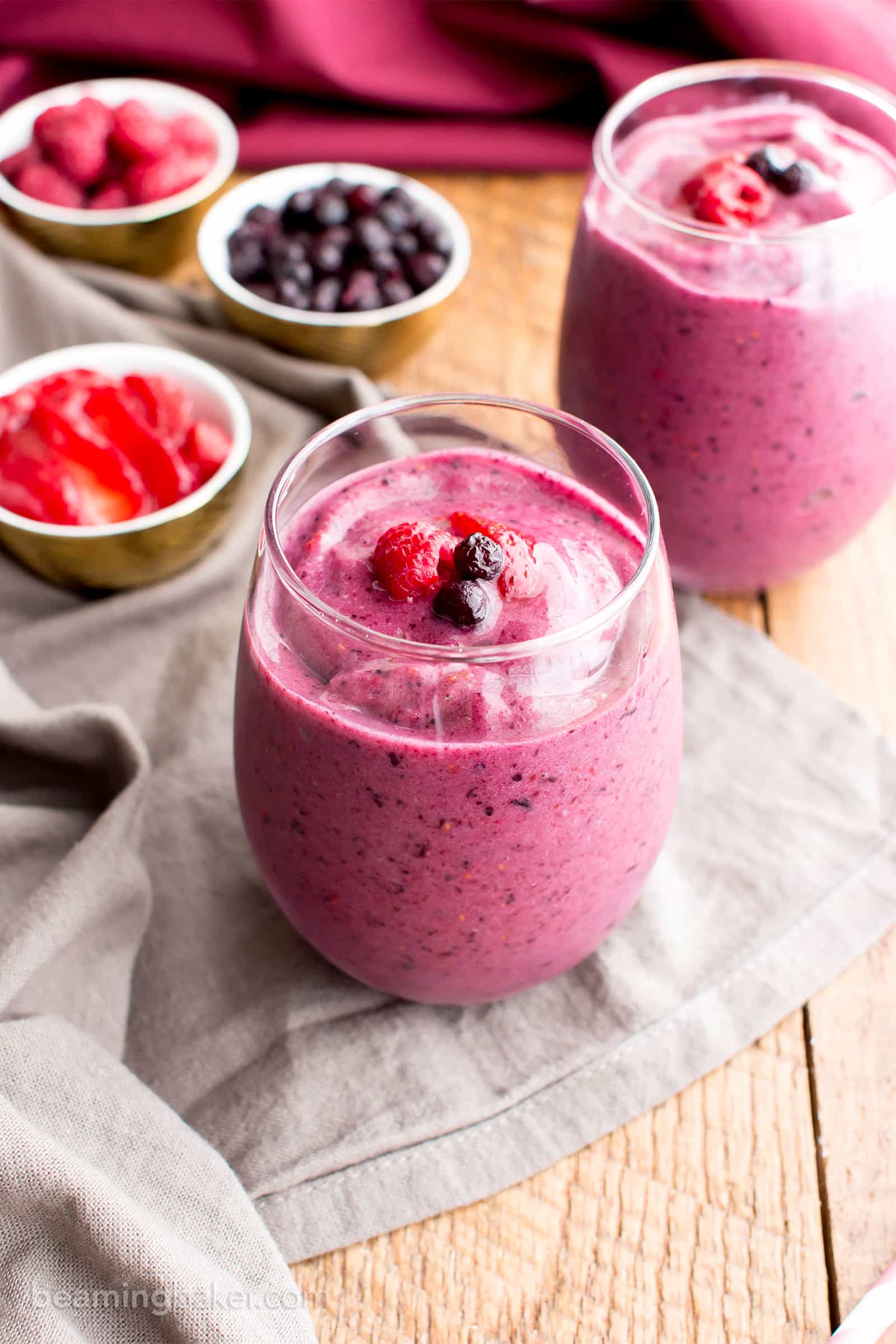 Easy Berry Smoothie Recipe: this quick & easy berry smoothie is ready in 5 minutes! Refreshing, packed with antioxidants and delicious. Paleo, Dairy-Free, Healthy. #Berry #Smoothie #DairyFree #Paleo #Breakfast | Recipe at BeamingBaker.com