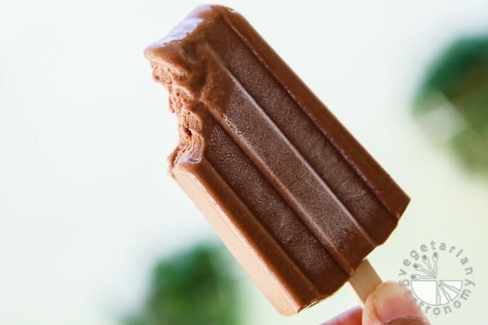 15 Healthy Frozen Desserts Made in a Popsicle Mold (V, DF, Paleo): a frozen dessert collection of dairy-free, paleo and vegan treats made with a popsicle mold! #Vegan #Paleo #DairyFree #GlutenFree | BeamingBaker.com