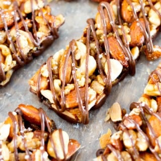 Homemade Dark Chocolate Sea Salt KIND Nut Bars (V, GF, DF): a protein-rich recipe for homemade KIND bars drizzled in dark chocolate and sprinkled with sea salt. #Vegan #GlutenFree #DairyFree #ProteinPacked | BeamingBaker.com