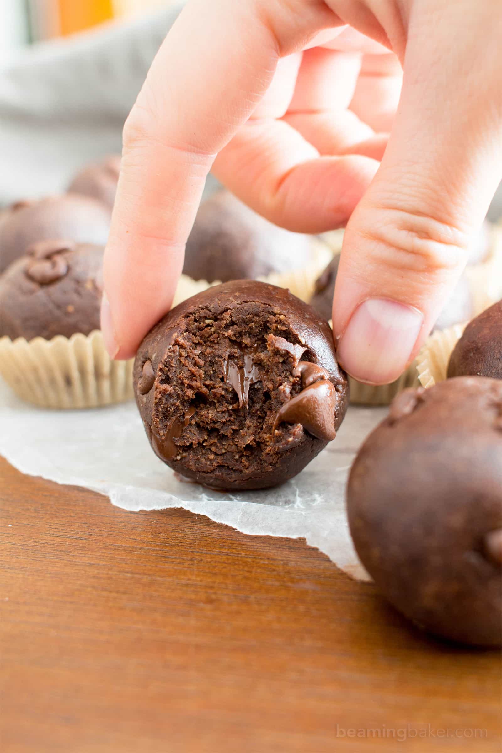 No Bake Almond Butter Paleo Brownie Bites (V, GF): Melt in your mouth fudgy paleo brownie bites that taste like a bite of pure chocolate. #Vegan #Paleo #DairyFree #GlutenFree #Chocolate | Recipe on BeamingBaker.com