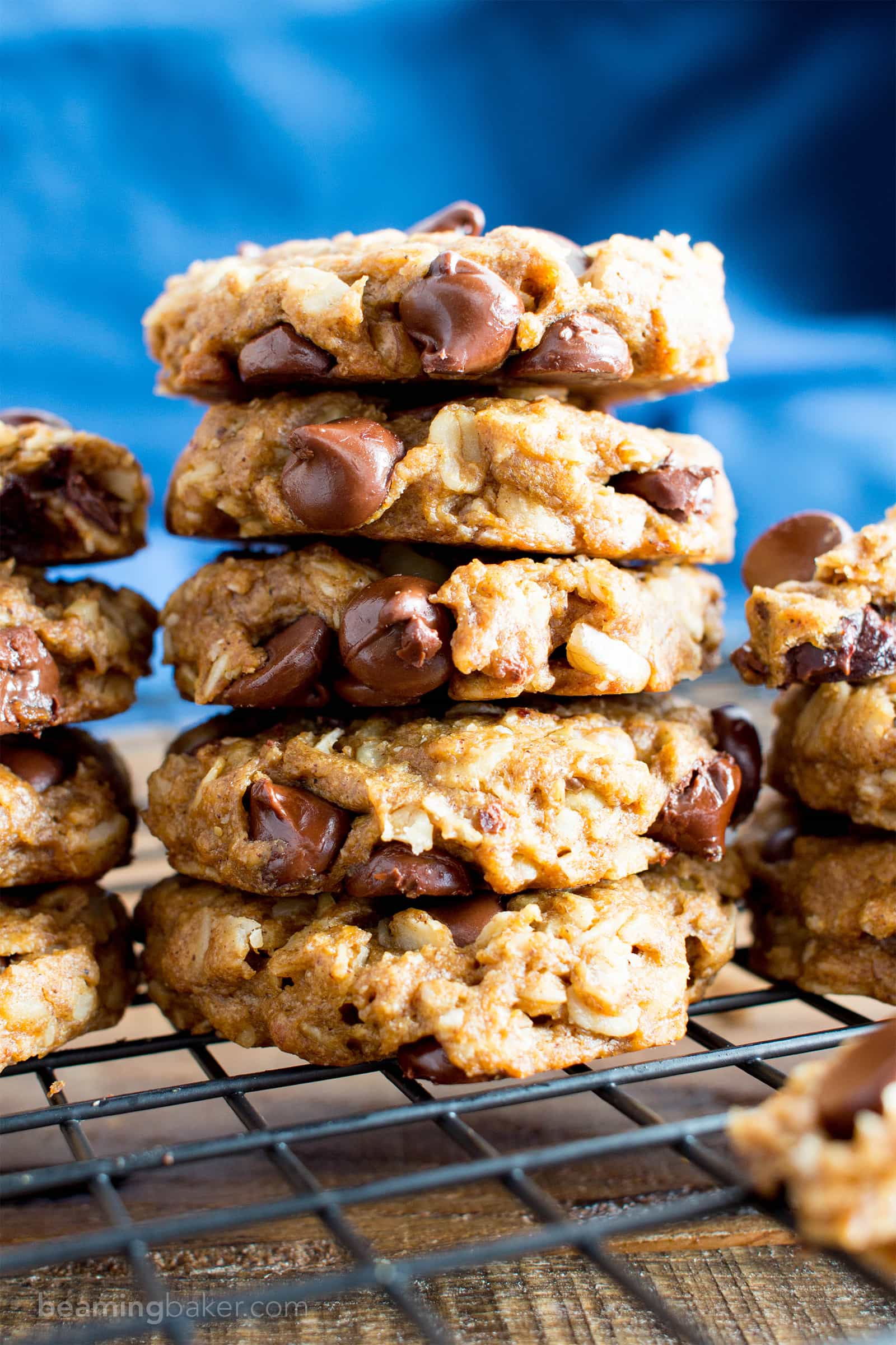 Easy Gluten Free Peanut Butter Chocolate Chip Oatmeal Cookies (V, GF): an irresistible recipe for lightly crispy, perfectly chewy peanut butter oatmeal cookies. #Vegan #GlutenFree #DairyFree #PeanutButter #Cookies | Recipe on BeamingBaker.com