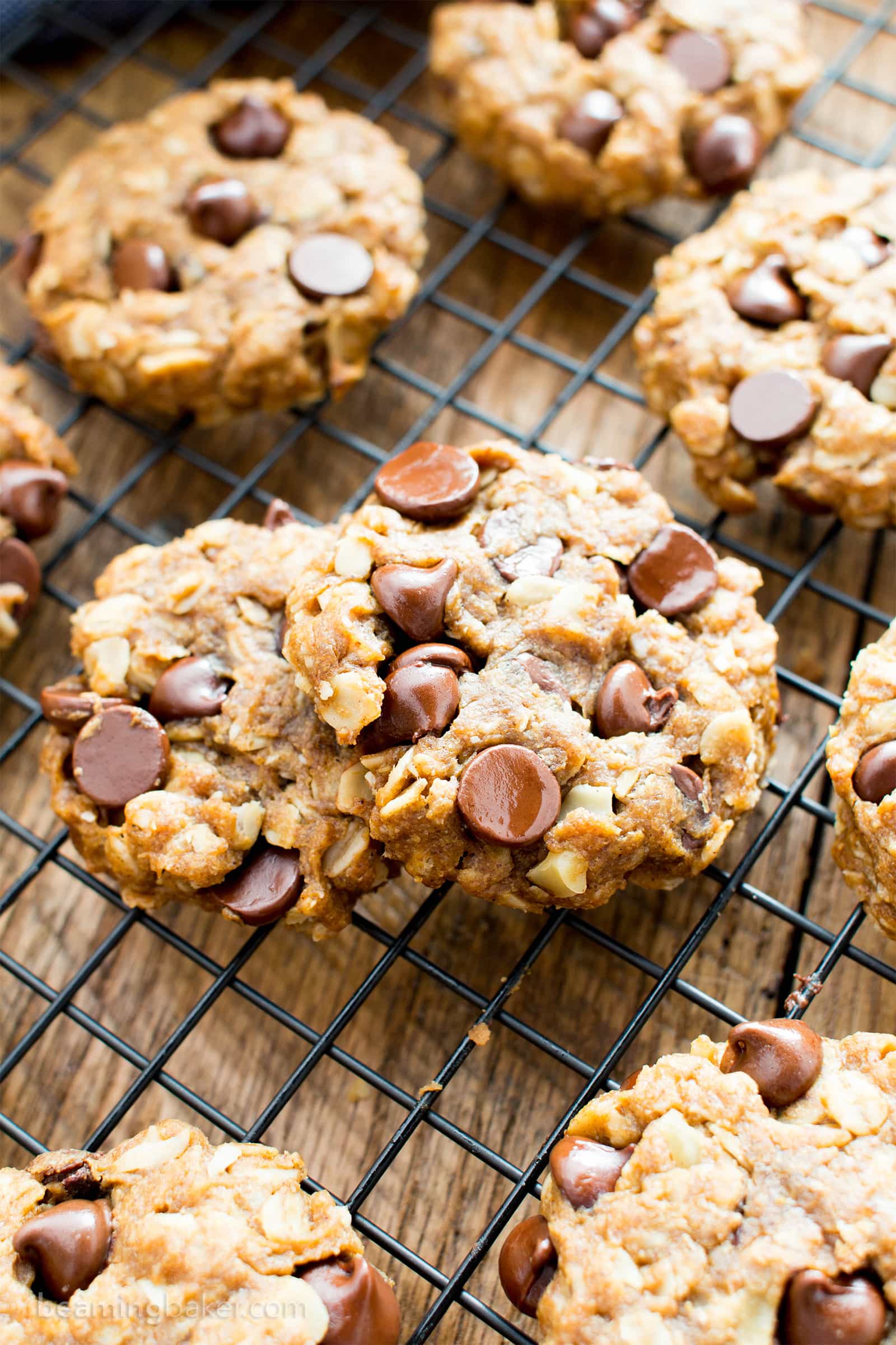 Easy Gluten Free Peanut Butter Chocolate Chip Oatmeal Cookies (V, GF): an irresistible recipe for lightly crispy, perfectly chewy peanut butter oatmeal cookies. #Vegan #GlutenFree #DairyFree #PeanutButter #Cookies | Recipe on BeamingBaker.com