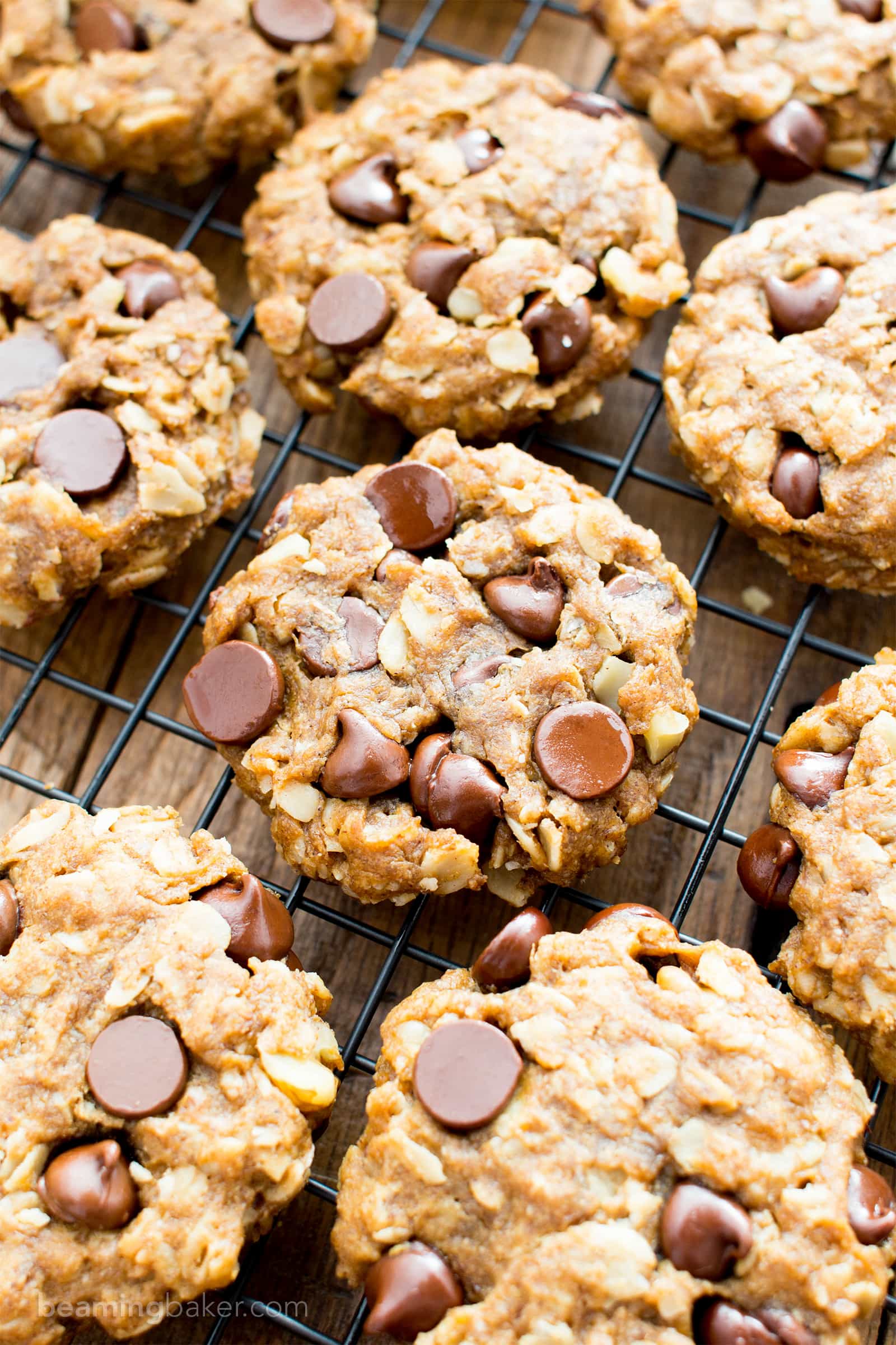 Easy Gluten Free Peanut Butter Chocolate Chip Oatmeal Cookies (V, GF): an irresistible recipe for lightly crispy, perfectly chewy peanut butter oatmeal cookies. #Vegan #GlutenFree #DairyFree #PeanutButter #Cookies | Recipe on BeamingBaker.com