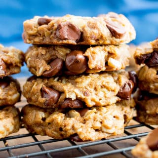 Easy Gluten Free Peanut Butter Chocolate Chip Oatmeal Cookies (V, GF): an irresistible recipe for lightly crispy, perfectly chewy peanut butter oatmeal cookies. #Vegan #GlutenFree #DairyFree #PeanutButter #Cookies | Recipe on BeamingBaker.com